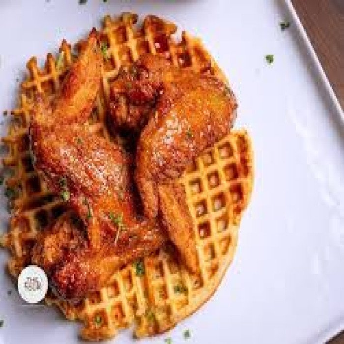 3 Chicken Wings & Wafﬂe