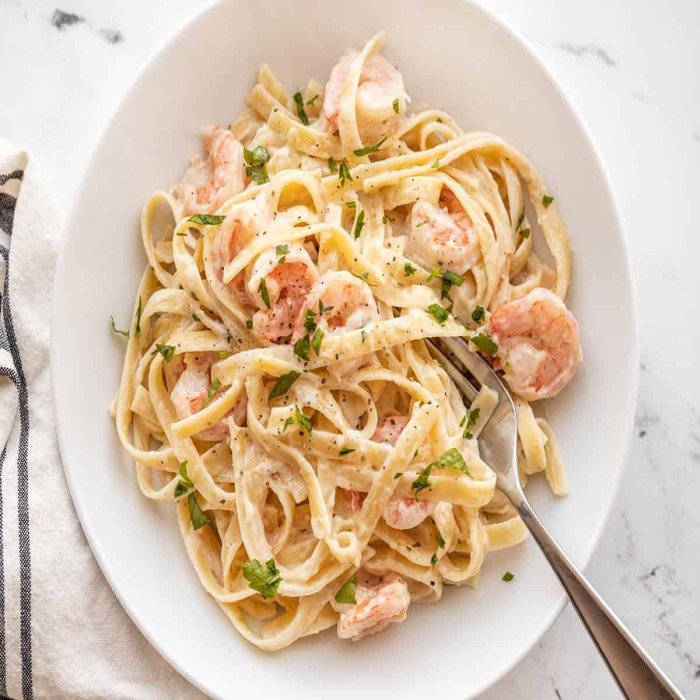 Shrimp (10 Pcs) Alfredo pasta
